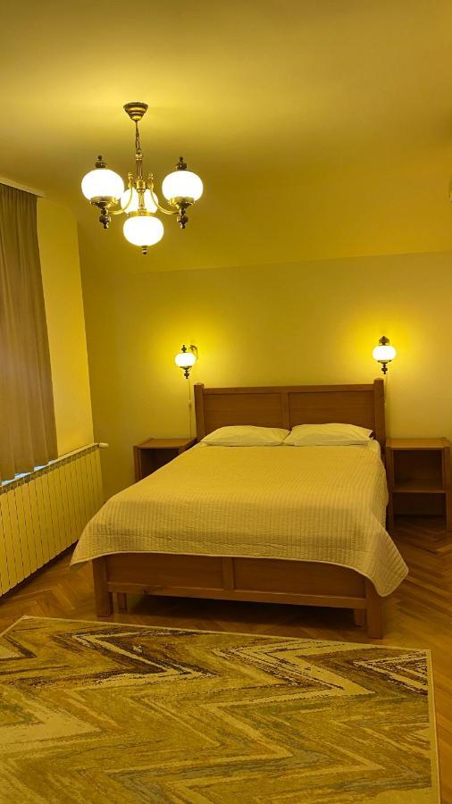 Pensiunea Imperial Targu Mures Ngoại thất bức ảnh